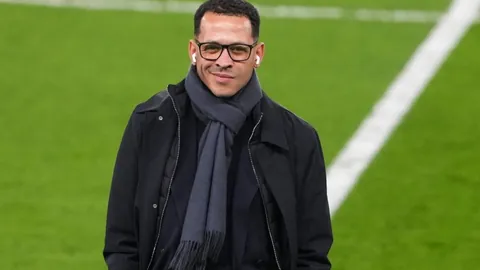 切尔西引援风波：队长质疑管理层盲目增兵，更衣室扩建之谜，新赛季能否逆袭困境？